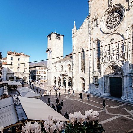 Apartament La Finestra Sul Duomo - The House Of Travelers Como Zewnętrze zdjęcie