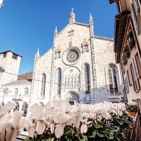 Apartament La Finestra Sul Duomo - The House Of Travelers Como Zewnętrze zdjęcie