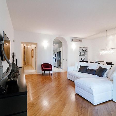 Apartament La Finestra Sul Duomo - The House Of Travelers Como Zewnętrze zdjęcie