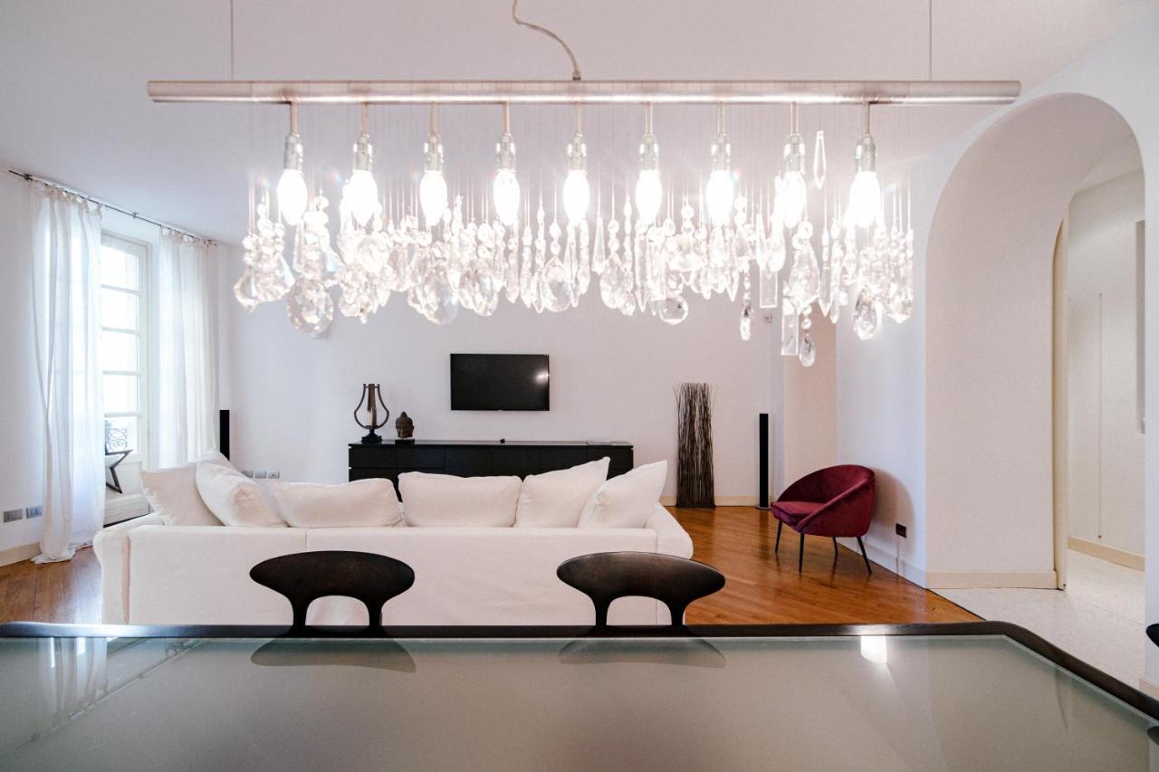 Apartament La Finestra Sul Duomo - The House Of Travelers Como Zewnętrze zdjęcie