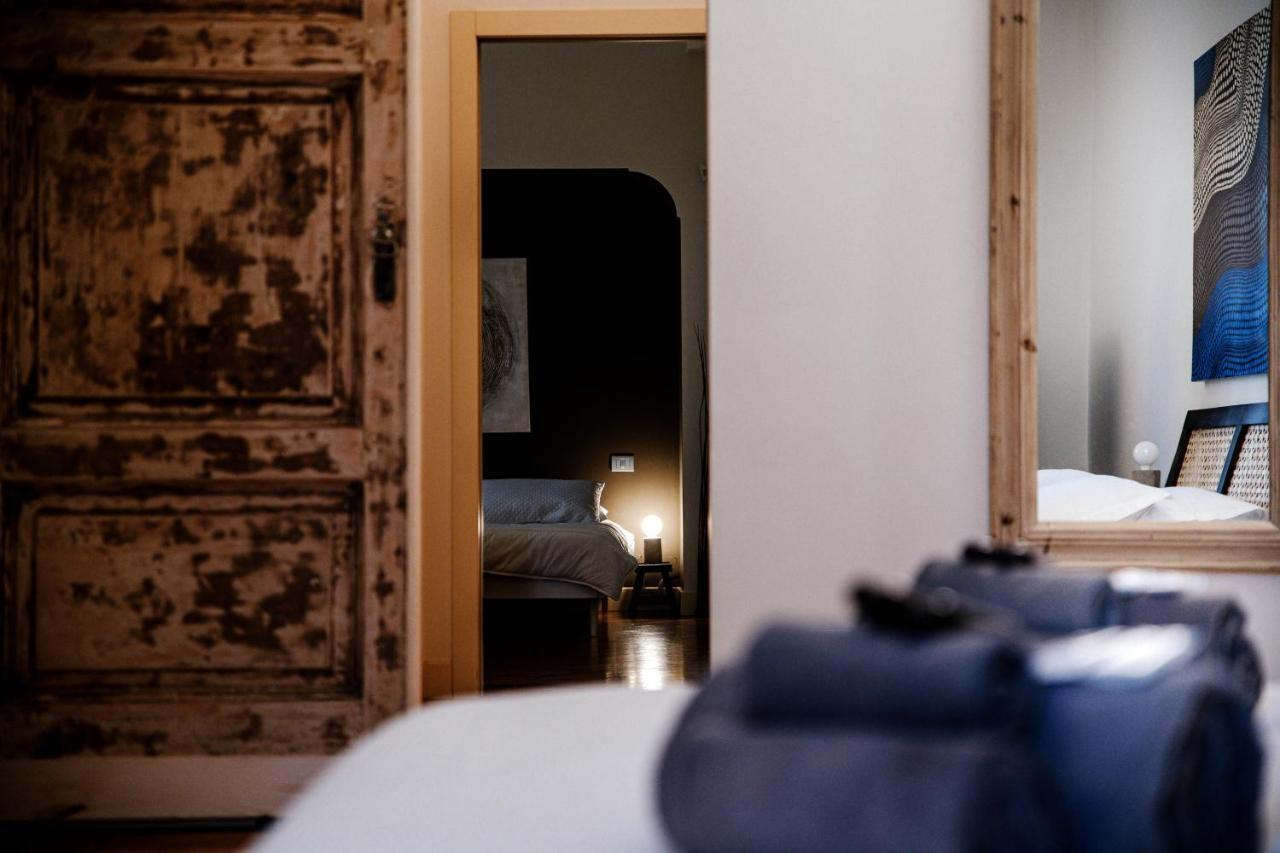 Apartament La Finestra Sul Duomo - The House Of Travelers Como Zewnętrze zdjęcie
