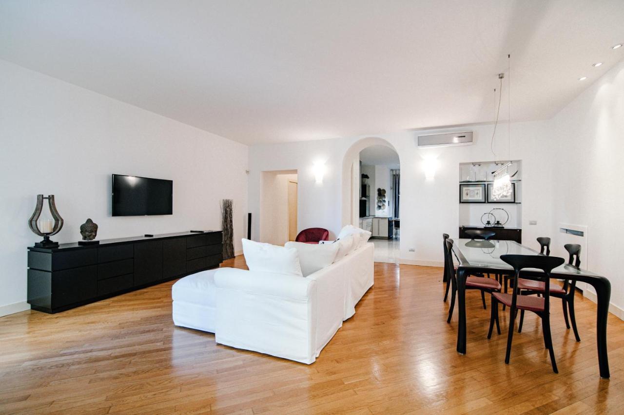 Apartament La Finestra Sul Duomo - The House Of Travelers Como Zewnętrze zdjęcie