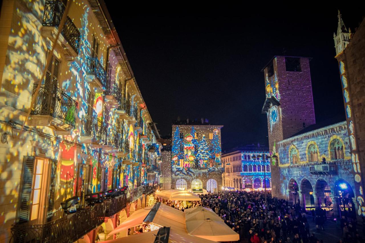 Apartament La Finestra Sul Duomo - The House Of Travelers Como Zewnętrze zdjęcie