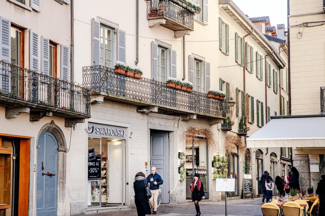 Apartament La Finestra Sul Duomo - The House Of Travelers Como Zewnętrze zdjęcie