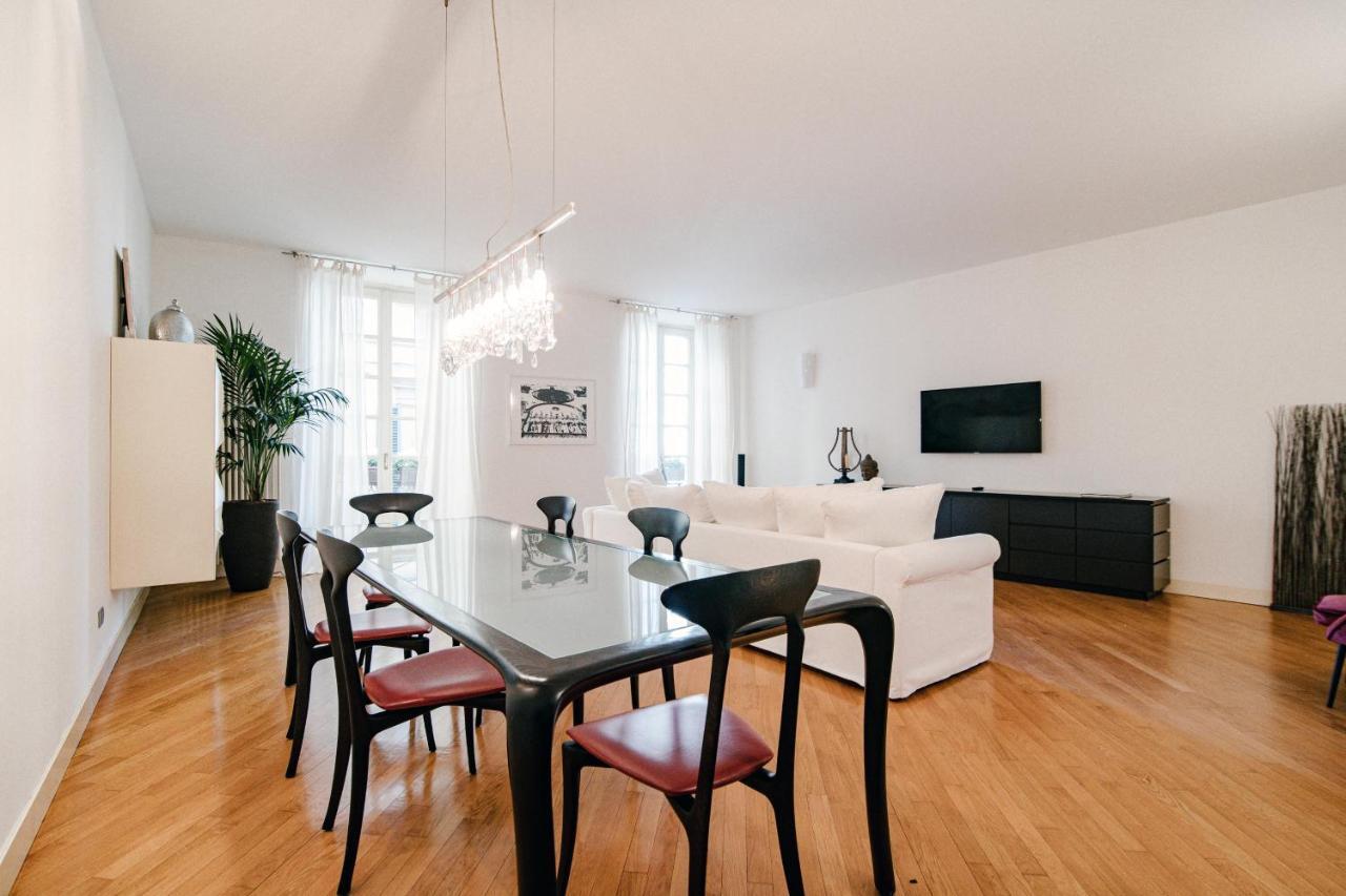 Apartament La Finestra Sul Duomo - The House Of Travelers Como Zewnętrze zdjęcie