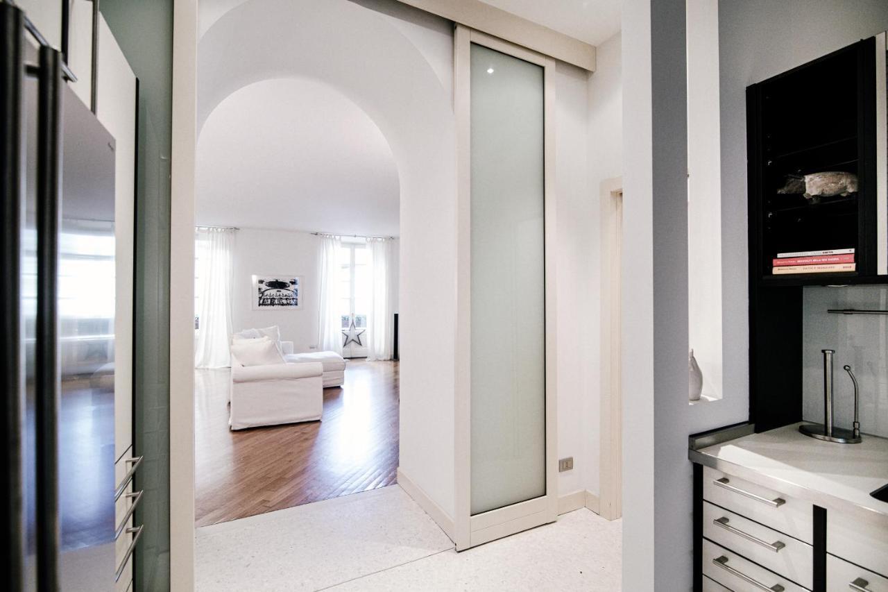 Apartament La Finestra Sul Duomo - The House Of Travelers Como Zewnętrze zdjęcie