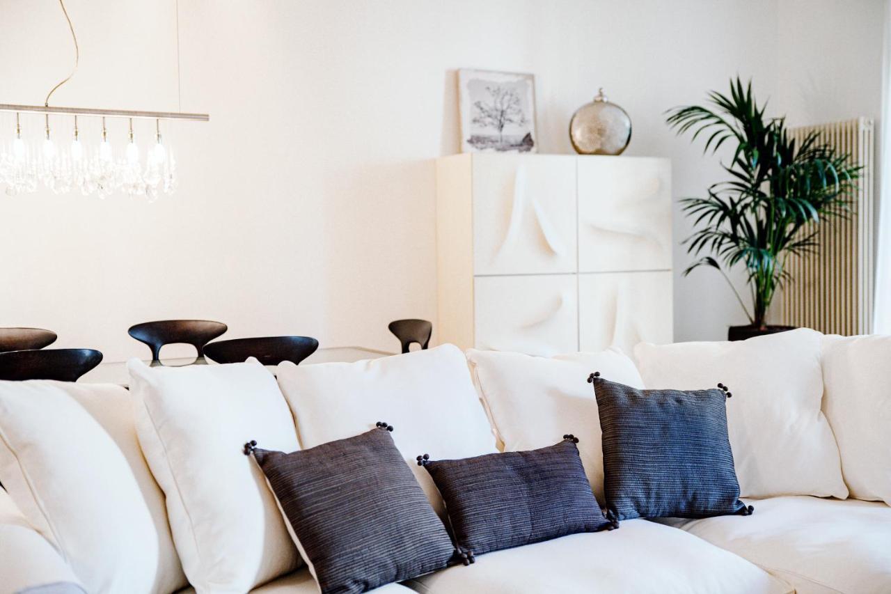 Apartament La Finestra Sul Duomo - The House Of Travelers Como Zewnętrze zdjęcie
