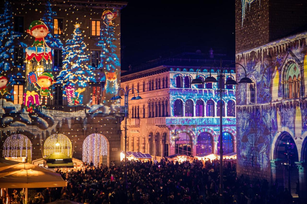 Apartament La Finestra Sul Duomo - The House Of Travelers Como Zewnętrze zdjęcie