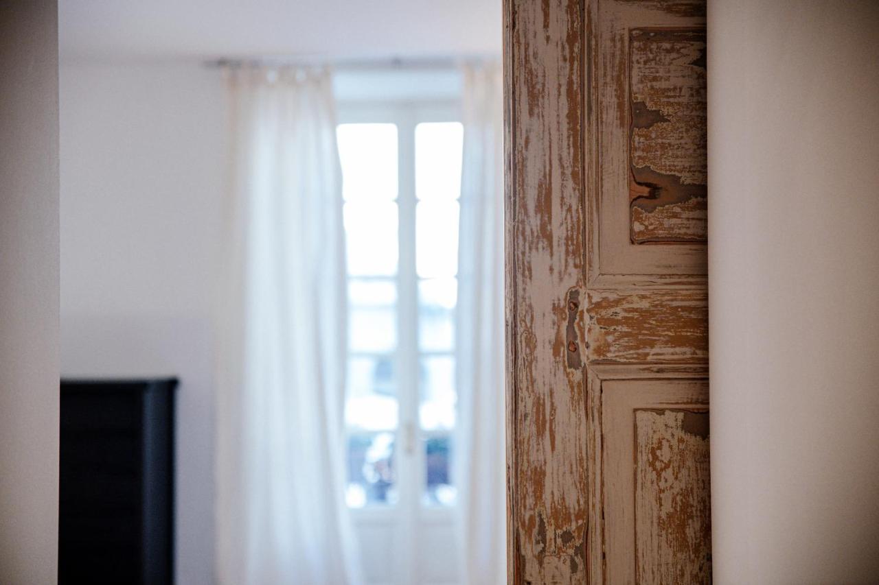 Apartament La Finestra Sul Duomo - The House Of Travelers Como Zewnętrze zdjęcie