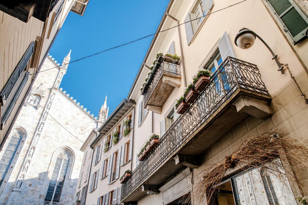Apartament La Finestra Sul Duomo - The House Of Travelers Como Zewnętrze zdjęcie