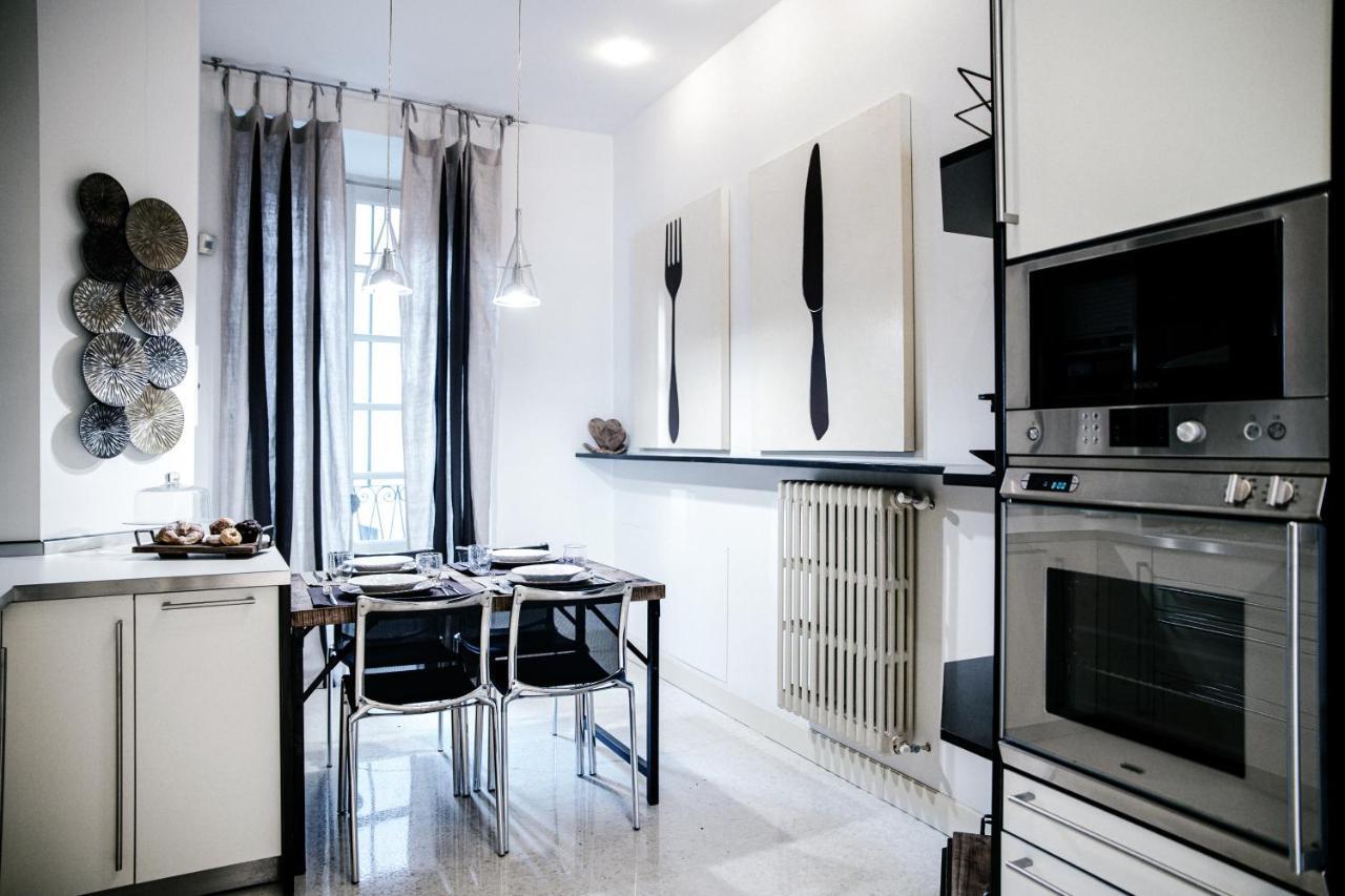 Apartament La Finestra Sul Duomo - The House Of Travelers Como Zewnętrze zdjęcie