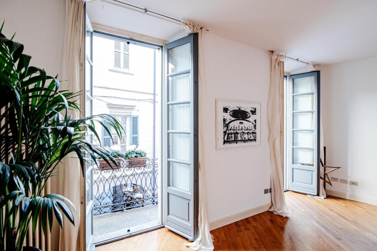 Apartament La Finestra Sul Duomo - The House Of Travelers Como Zewnętrze zdjęcie
