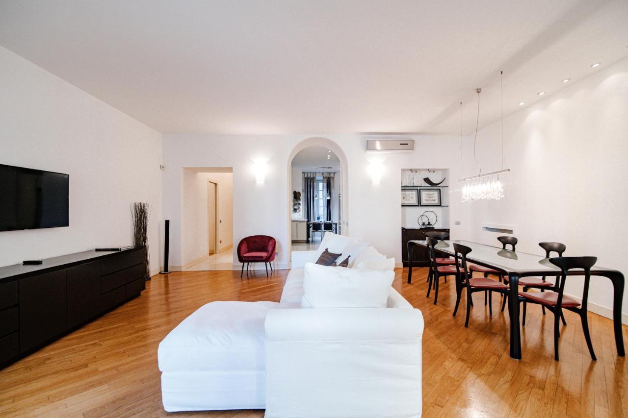 Apartament La Finestra Sul Duomo - The House Of Travelers Como Zewnętrze zdjęcie