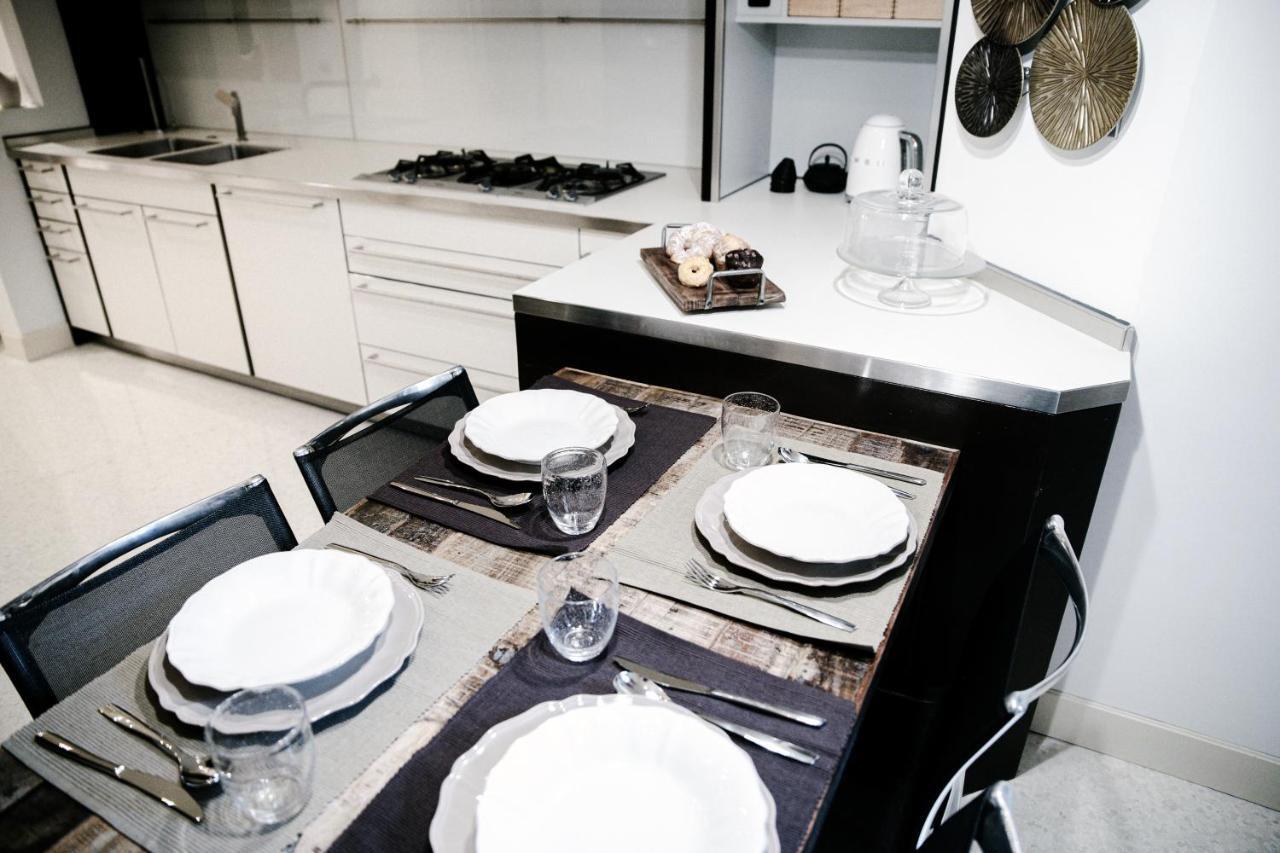 Apartament La Finestra Sul Duomo - The House Of Travelers Como Zewnętrze zdjęcie