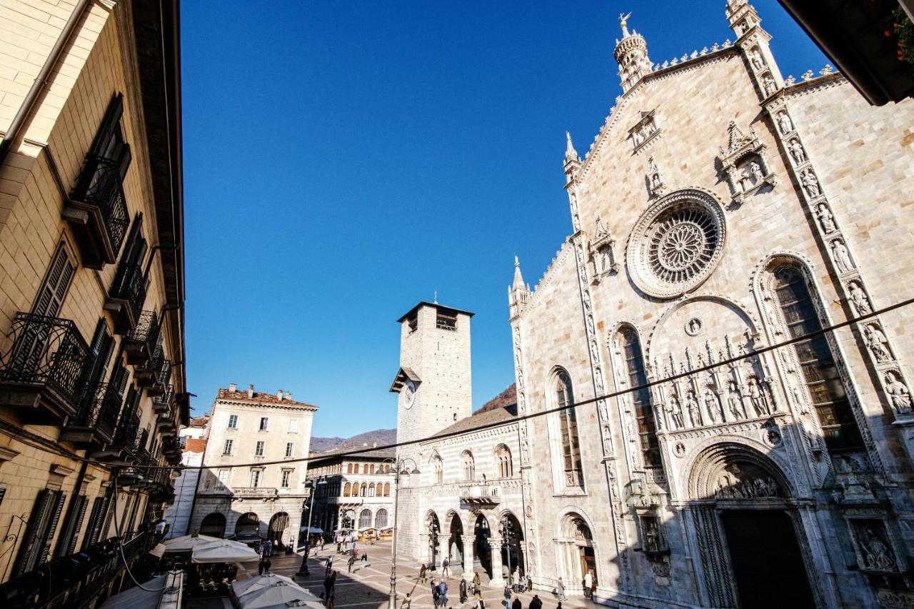 Apartament La Finestra Sul Duomo - The House Of Travelers Como Zewnętrze zdjęcie
