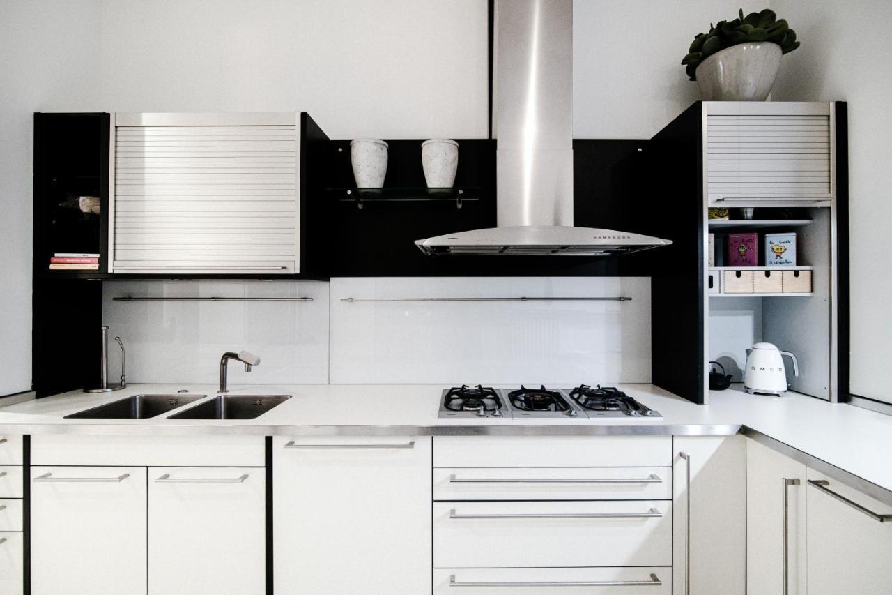 Apartament La Finestra Sul Duomo - The House Of Travelers Como Zewnętrze zdjęcie